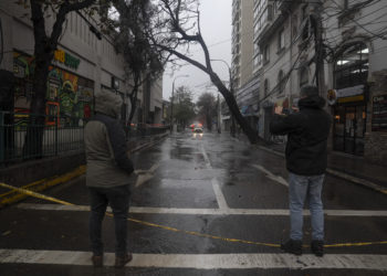 Miles de damnificados y caos por intensas lluvia en Santiago de Chile y el centro del país