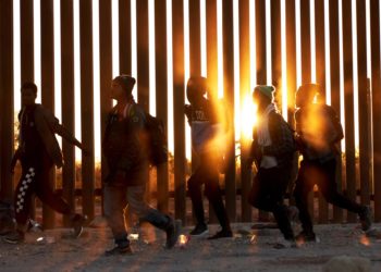 Incertidumbre en frontera de Arizona ante el efecto de la orden que restringe el asilo