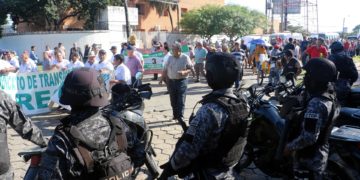 Sectores protestan por la falta de dólares, combustible y alza de precios en Bolivia