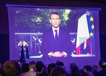 Macron endurece el discurso para movilizar a los electores de cara a las legislativas