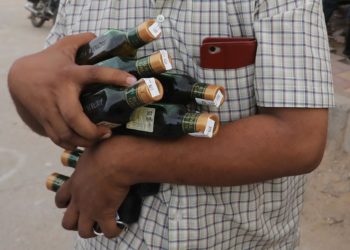 Ya son 47 los muertos por beber alcohol adulterado en el sur de la India