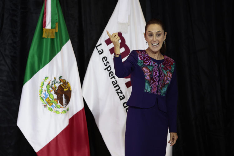 La candidata oficialista a la presidencia de México, Claudia Sheinbaum, habla durante una conferencia de prensa en la Ciudad de México (México). Imagen de archivo. EFE/José Méndez