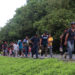 México frena la caravana migrante en la frontera sur en víspera de la elección