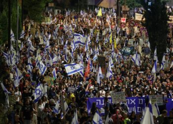 Miles de israelíes protestan frente Parlamento para pedir elecciones y acuerdo de rehenes