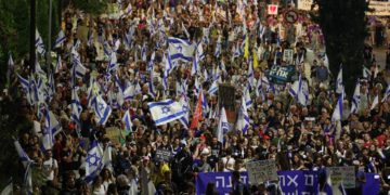 Miles de israelíes protestan frente Parlamento para pedir elecciones y acuerdo de rehenes