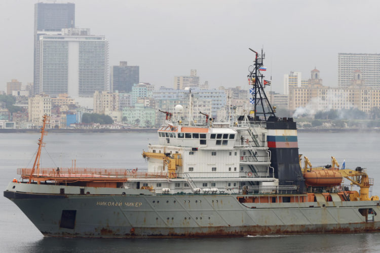 Fotografía donde se observa un buque perteneciente a la flotilla de la Marina de Guerra de Rusia este miércoles, en la Habana, (Cuba).EFE/ Ernesto Matrascusa