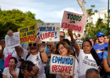 VOA: Arrestos e inhabilitaciones marcan la campaña presidencial venezolana