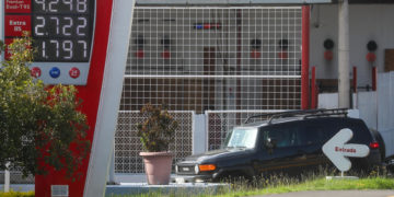 Ecuador descongela precios de gasolinas e indígenas advierten «clima de ebulición social»