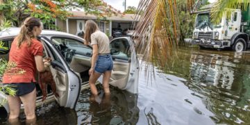 Florida declara el estado de emergencia por graves inundaciones en cinco condados sureños