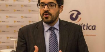 Asdrúbal Oliveros advierte que la economía venezolana podría tener un crecimiento limitado que excluiría a la mayoría