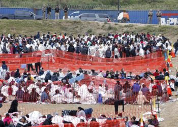 Restricciones al asilo en EEUU: Autoridades buscan «orden» y activistas critican su dureza