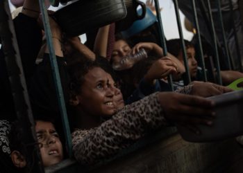 Israel pausará diariamente sus ataques en el sur de Gaza para permitir que entre más ayuda