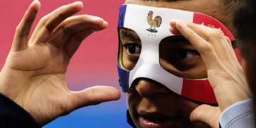 Mbappé se entrena con máscara y apunta a los Países Bajos