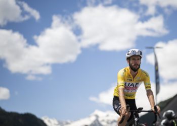 Yates intratable: etapa y confirma su liderato