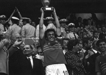 Historia Eurocopa | El ‘triplete’ más rápido: Platini en 18 minutos