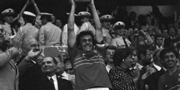 Historia Eurocopa | El ‘triplete’ más rápido: Platini en 18 minutos