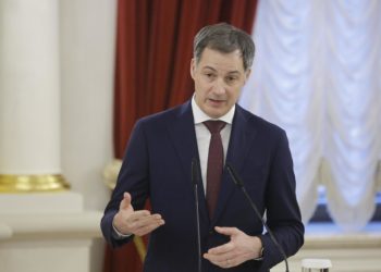 El rey de los belgas acepta la dimisión del primer ministro De Croo