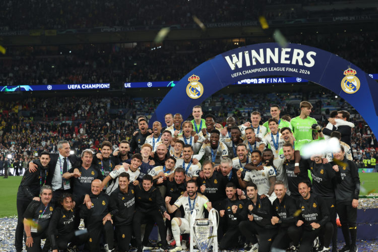 Los jugadores del Real Madrid celebran su victoria en la final de la Liga de Campeones que Real Madrid y Borussia Dortmund han disputado hoy sábado en el estadio de Wembley, en Londres. EFE / Kiko Huesca.