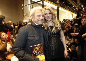 «La lucha continúa», dice Shakira tras anunciar el alta de su papá