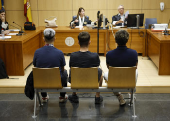 Condenados a 8 meses de cárcel 3 seguidores por insultos racistas a Vinícius en Mestalla