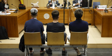Condenados a 8 meses de cárcel 3 seguidores por insultos racistas a Vinícius en Mestalla