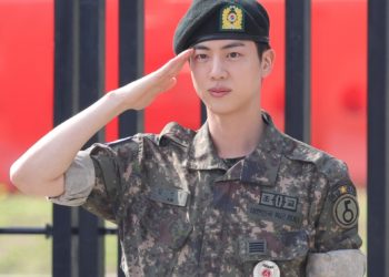 Jin se convierte en el primer miembro de BTS en completar su servicio militar obligatorio