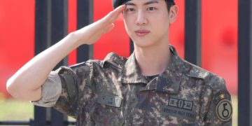Jin se convierte en el primer miembro de BTS en completar su servicio militar obligatorio