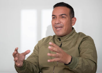 Venezuela extrae 76.620 toneladas de desechos impregnados de petróleo del Lago de Maracaibo