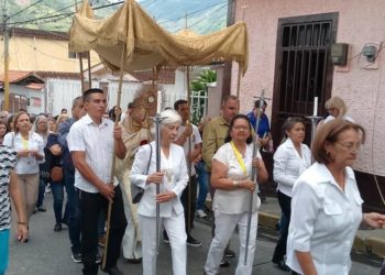 Sociedad del Santísimo Sacramento del Altar celebró su día en la iglesia del Carmen