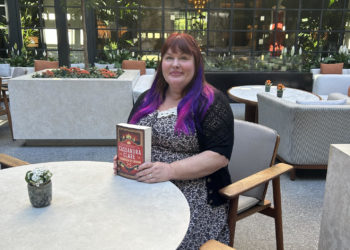Cassandra Clare convierte «monstruos como Trump» en alegorías en ‘El guardián de espadas’