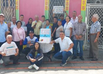 Oposición toma los alrededores de los templos para enseñar a votar