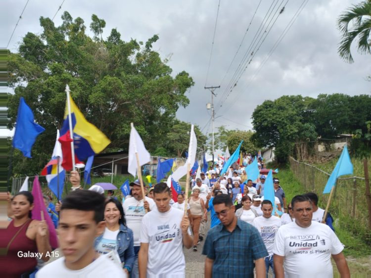 La marcha en una de las calles de San Juan.