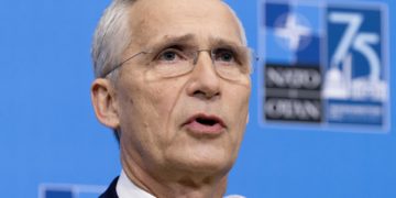 Stoltenberg dice que si hay un alto el fuego en Ucrania el país debería entrar en la OTAN