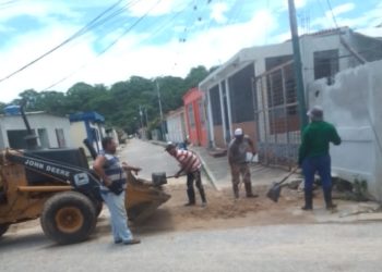 Limpiaron escombros dejados por las lluvias en calles de Sabana de Mendoza
