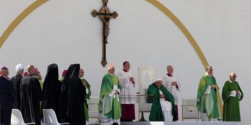 El papa critica el uso de la fe «para aprovecharse de la gente»