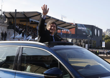 Milei se compromete con futura eliminación de las retenciones al campo y de cepo cambiario