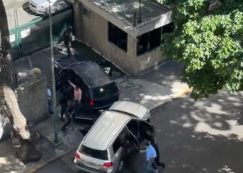 «Funcionarios encapuchados» detienen al exdiputado opositor Freddy Superlano