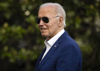Biden insiste en una carta a congresistas que seguirá en la contienda contra Trump
