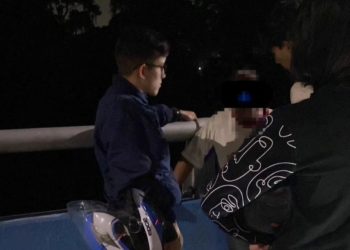 Jóvenes evitaron que un hombre saltara al vacío desde el viaducto Miranda