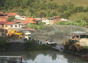 Llegó la maquina enviada por la gobernación de Mérida a Canaguá para atender emergencia por lluvias