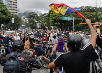 Cientos de motorizados protestan en Caracas contra los resultados de las presidenciales