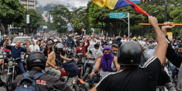 Cientos de motorizados protestan en Caracas contra los resultados de las presidenciales