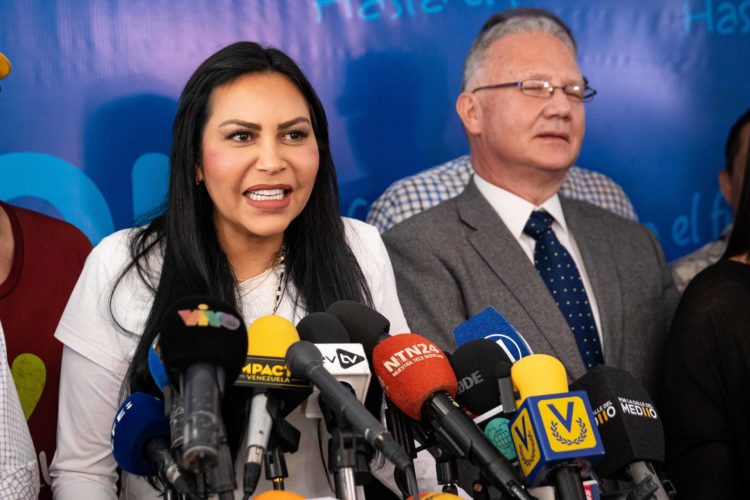 La exdiputada de la Asamblea Nacional de Venezuela, Delsa Solórzano habla durante una rueda de prensa este 24 de julio de 2024, en Caracas (Venezuela). EFE/ Ronald Peña