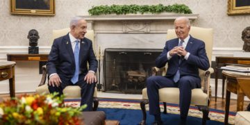 Kamala Harris recibe a Netanyahu con un breve saludo: «Tenemos mucho de lo que hablar»