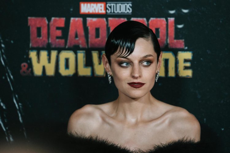 La actriz británica Emma Corrin posará para los fotógrafos a su llegada al estreno de la película 'Deadpool & Wolverine' en Nueva York, Estados Unidos. EFE/Olga Fedorova