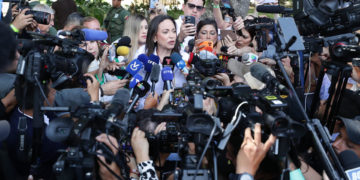 Machado pide a los testigos de mesa que aseguren el acta de votación de los comicios