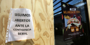 Beryl pasa por Gran Caimán como huracán 3, va para México y no se descarta ruta a EE.UU.