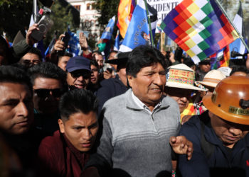 Partidos de Bolivia se reúnen en medio de peleas entre afines a Evo Morales y Luis Arce
