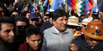 Partidos de Bolivia se reúnen en medio de peleas entre afines a Evo Morales y Luis Arce