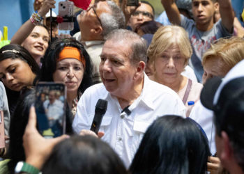 González Urrutia se pierde acto de campaña por resfriado y niega sufrir enfermedad grave